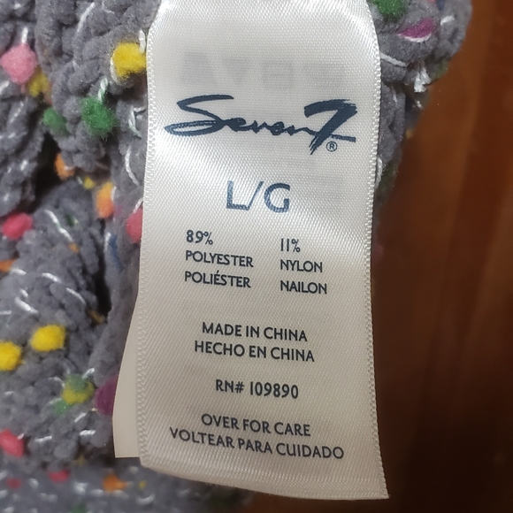 Ladies Sweater - Picture 4 of 4